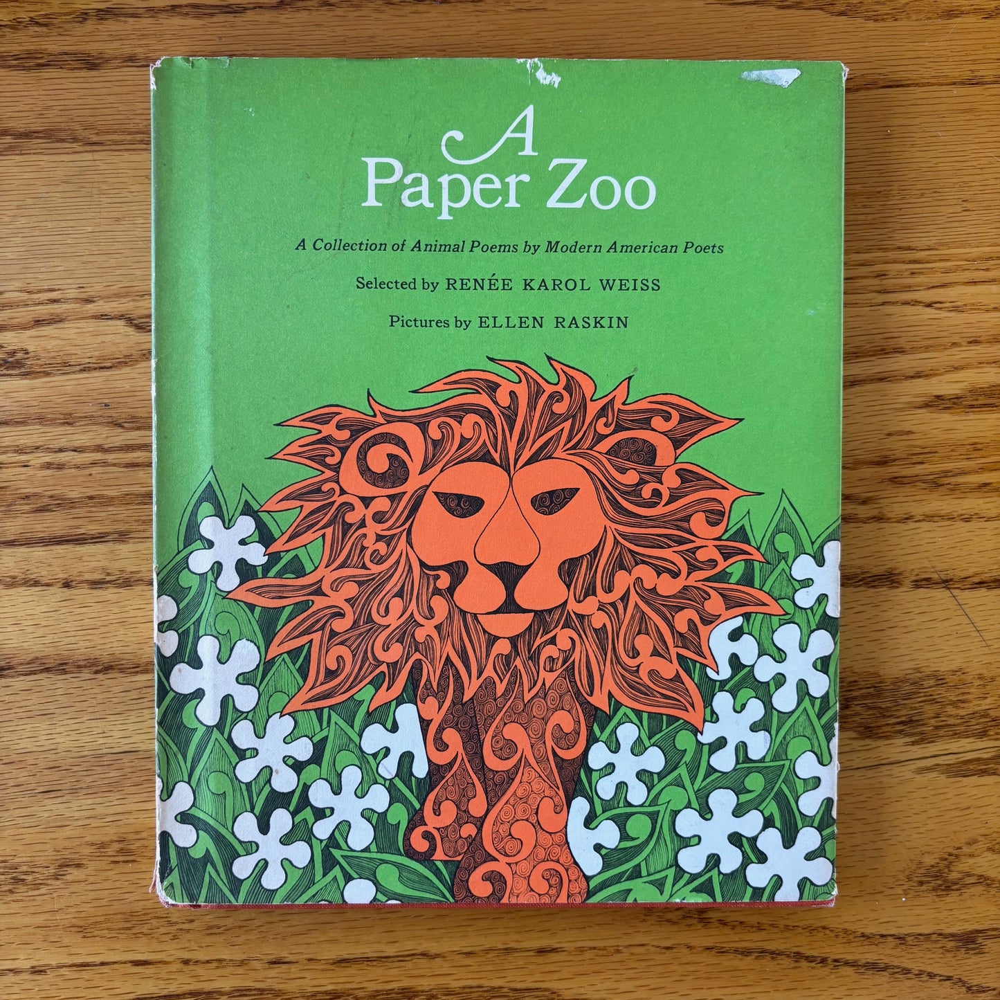 Renee Karol Weiss - A Paper Zoo: A Collection of Animal Poems by Modern American Poets