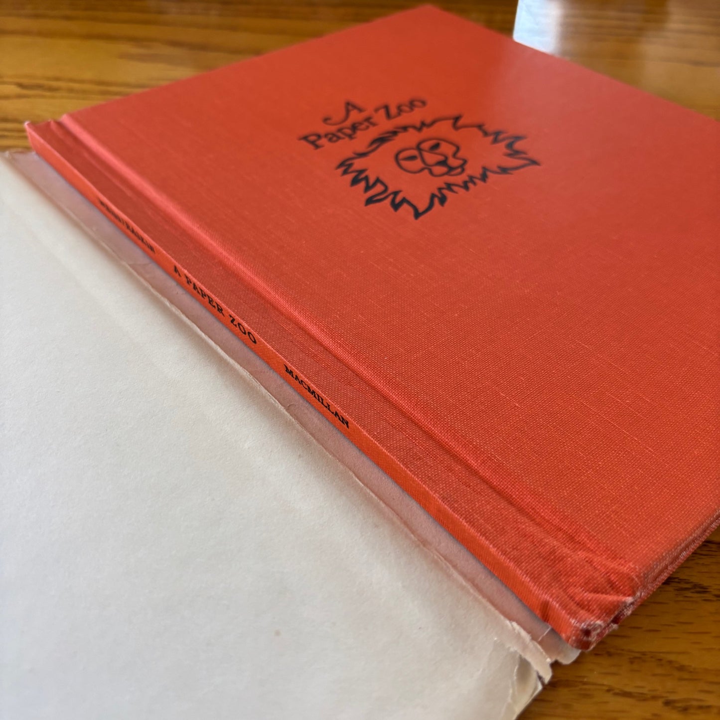 Renee Karol Weiss - A Paper Zoo: A Collection of Animal Poems by Modern American Poets