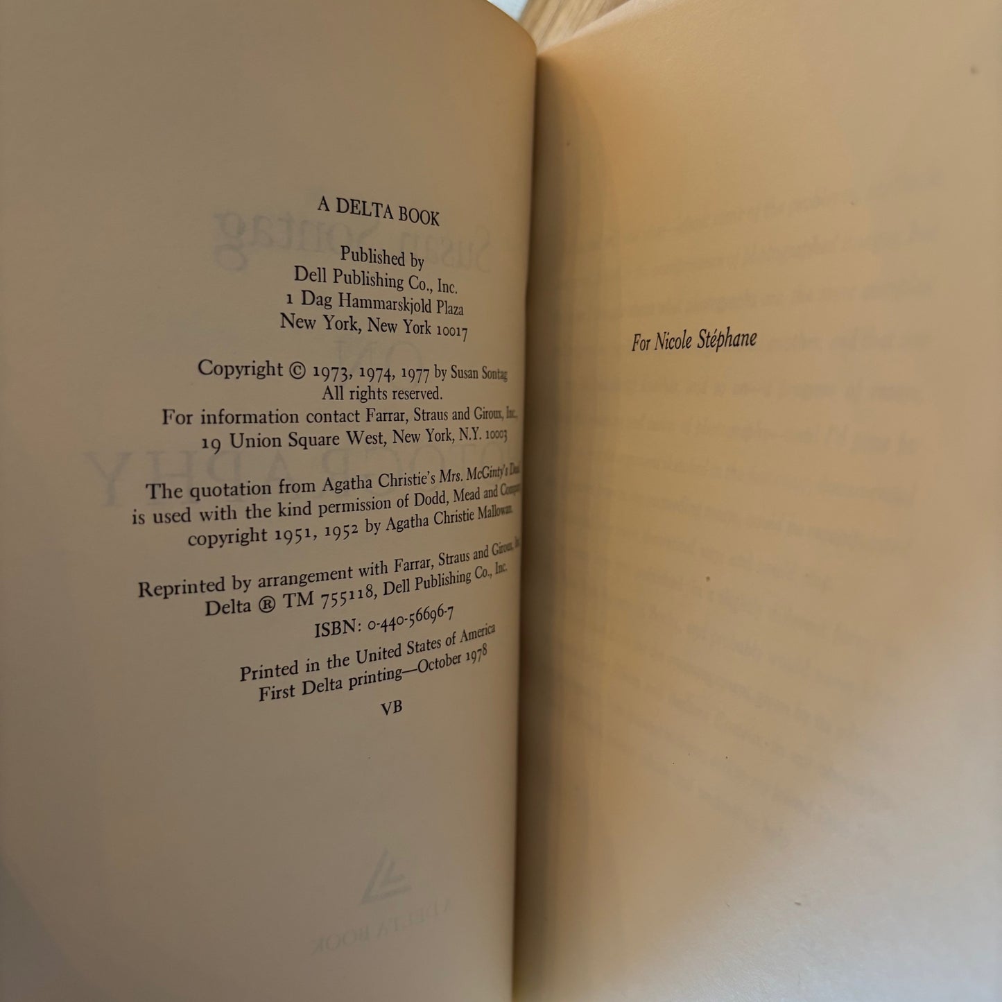 Susan Sontag - On Photography - First Edition Paperback