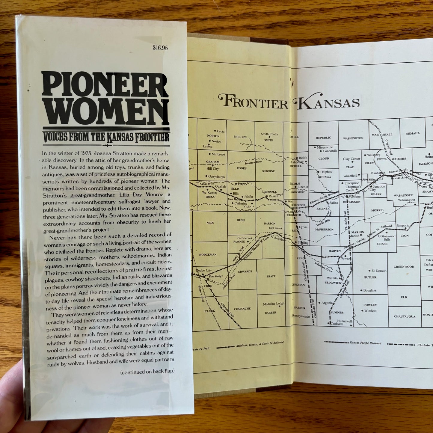 Joanna L. Strattion - Pioneer Women: Voices from the Kansas Frontier