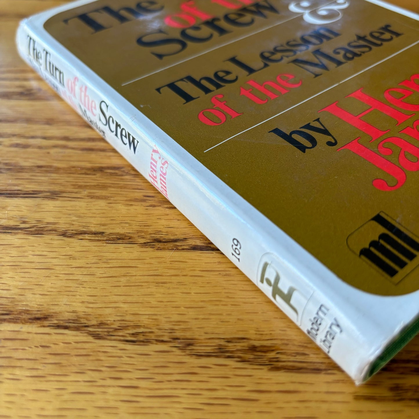 Henry James - The Turn of the Screw & The Lesson of the Master