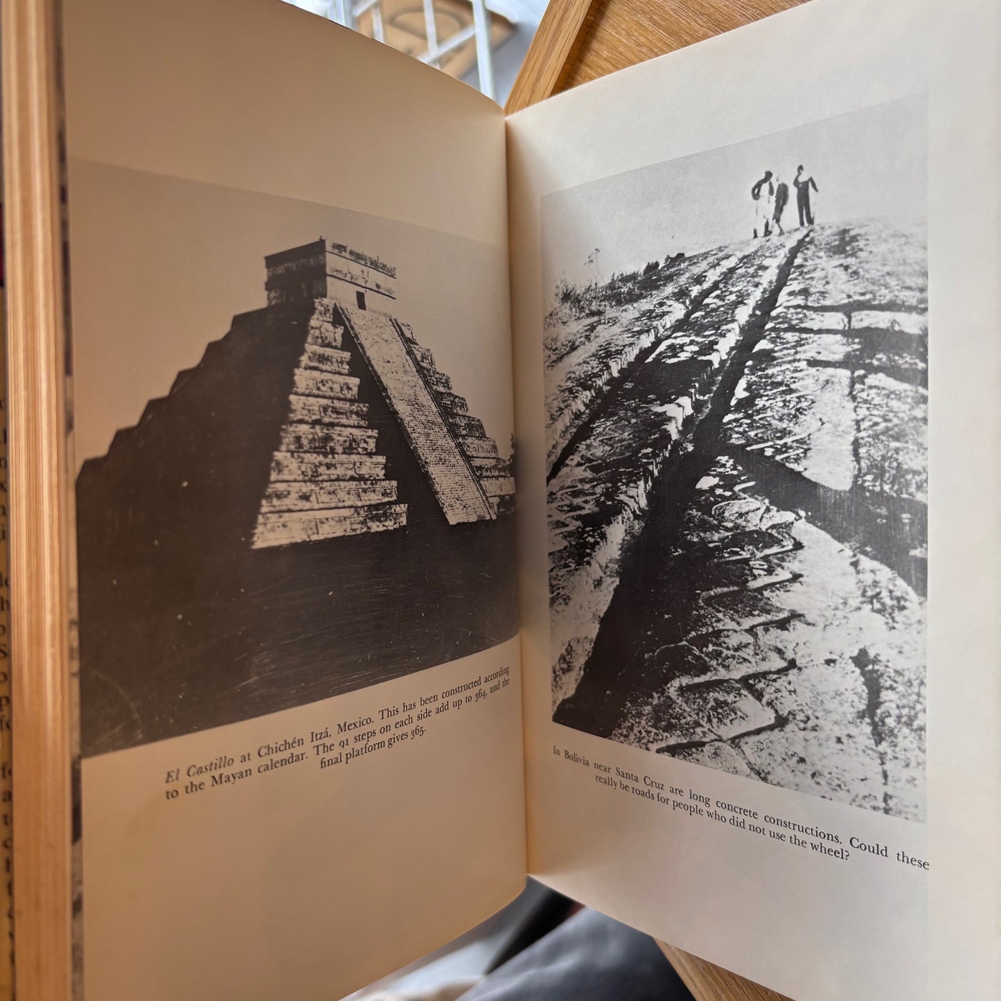 Erich von Daniken - Chariots of the Gods? - First Edition