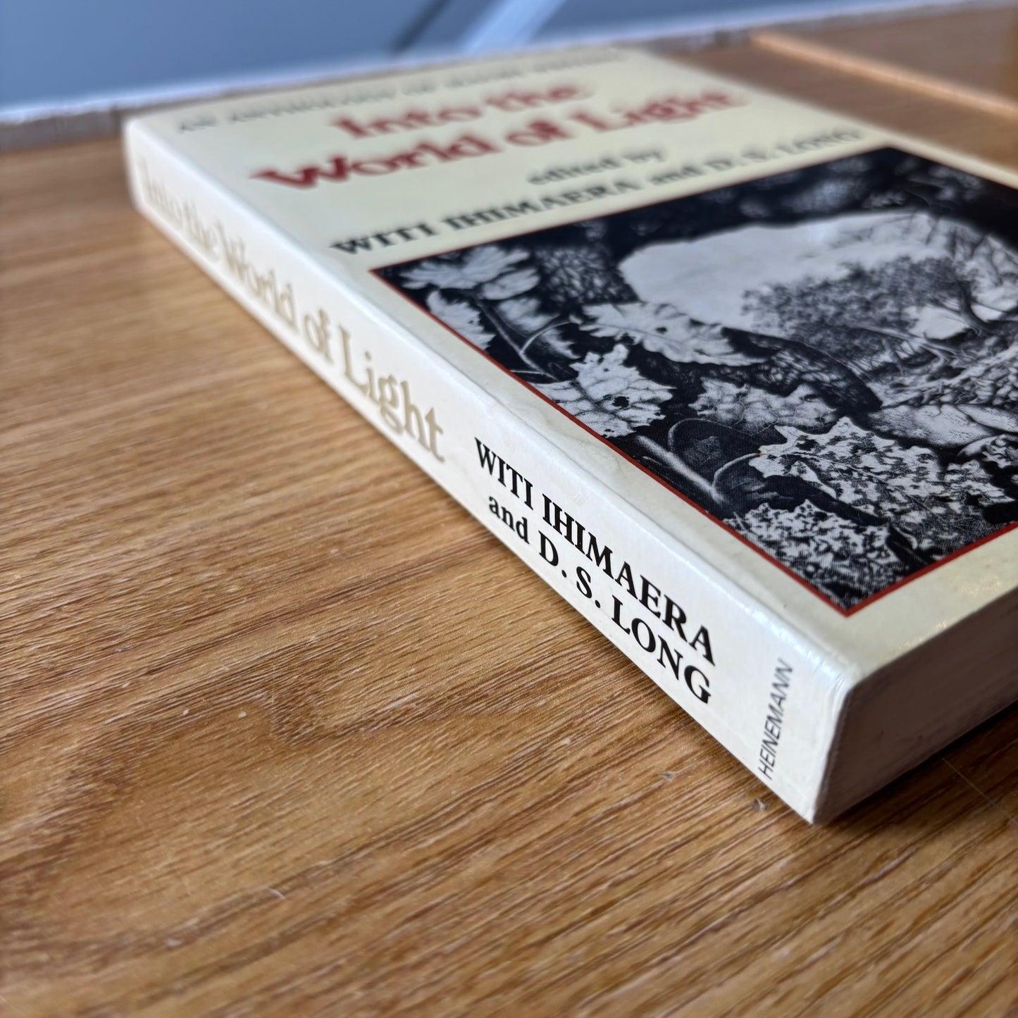 Witi Ihimaera, D.S. Long, eds. - Into the World of Light: An Anthology of Maori Writing