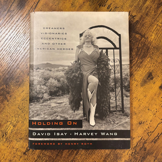 David Isay, Harvey Wang - Holding On: Dreamers, Visionaries, Eccentrics, and Other American Heroes