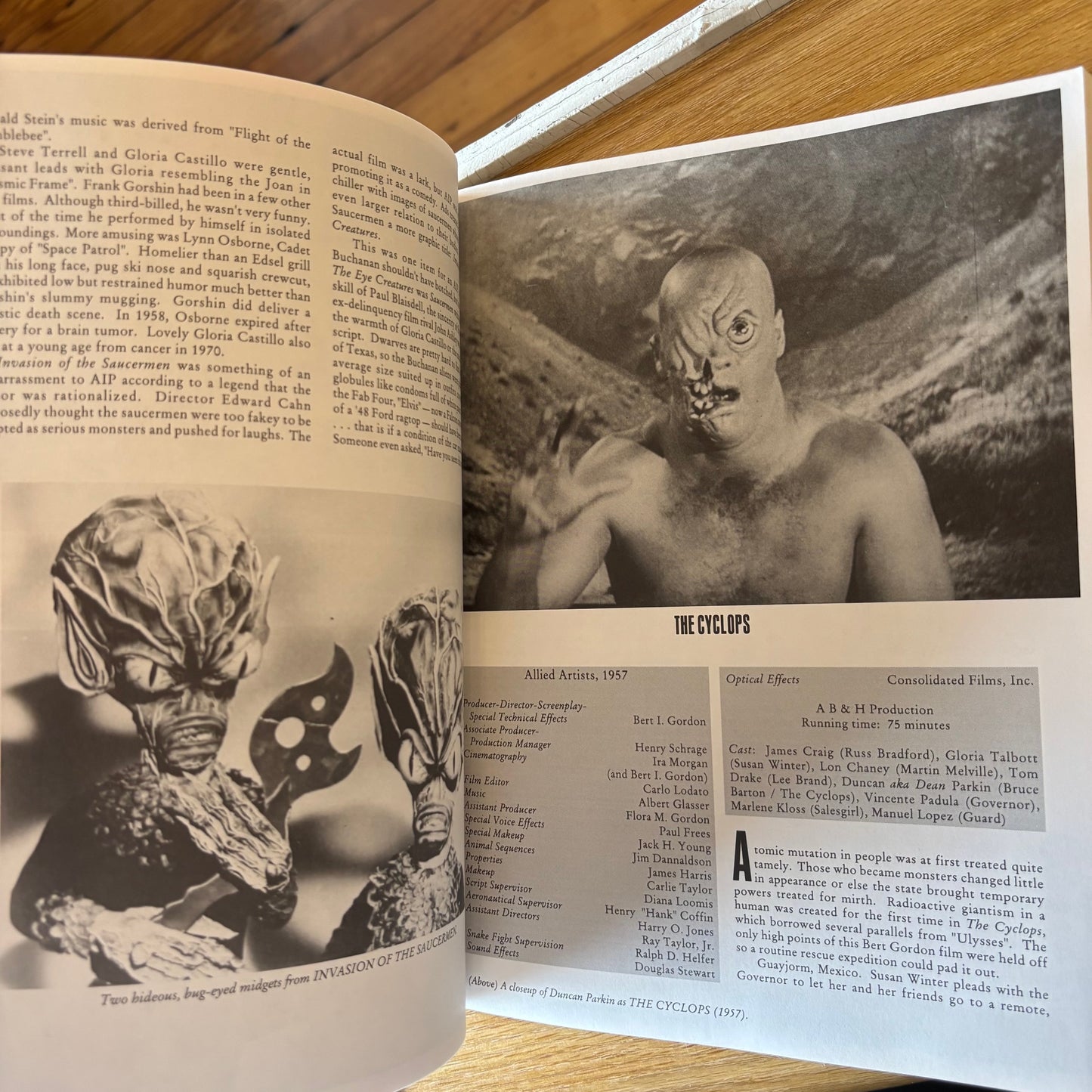D. Earl Worth - Sleaze Creatures: An Illustrated Guide to Obscure Hollywood Horror Movies 1956-1959