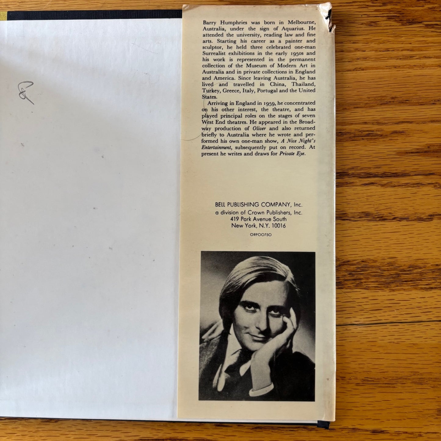 Barry Humphries, ed. - Bizarre
