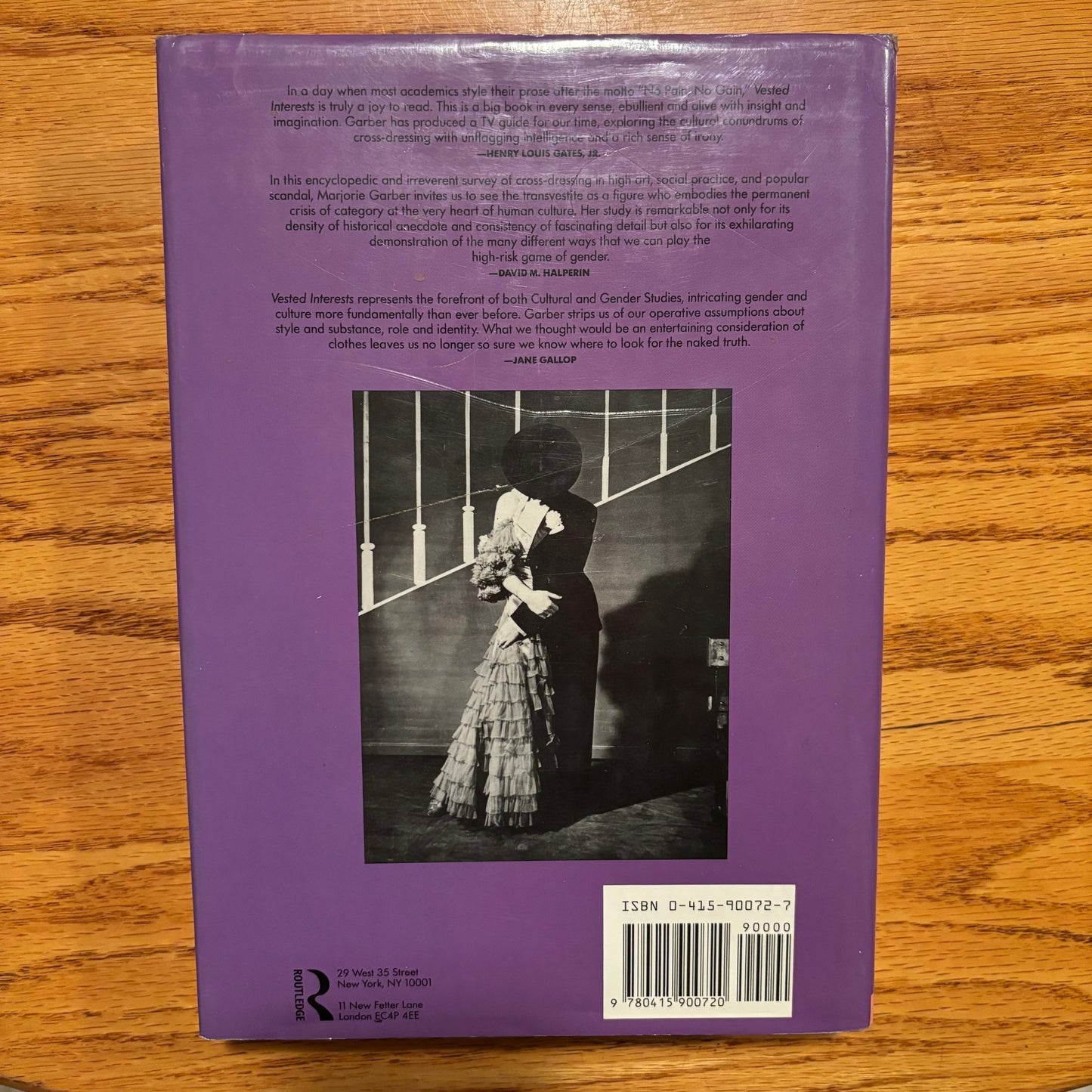 Marjorie Garber - Vested Interests: Cross-Dressing and Cultural Anxiety