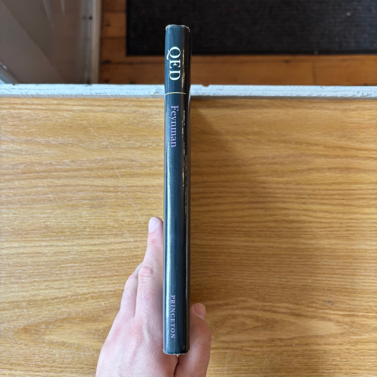 Richard P. Feynman - QED: The Strange Theory of Light and Matter - First Edition