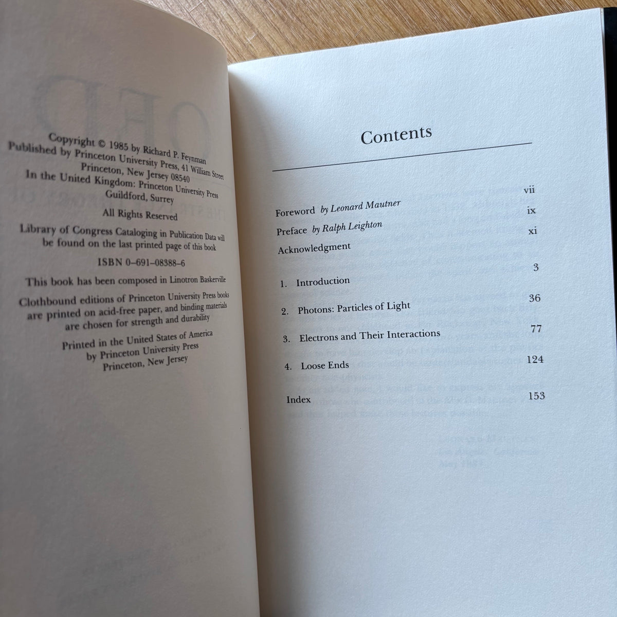Richard P. Feynman - QED: The Strange Theory of Light and Matter - First Edition