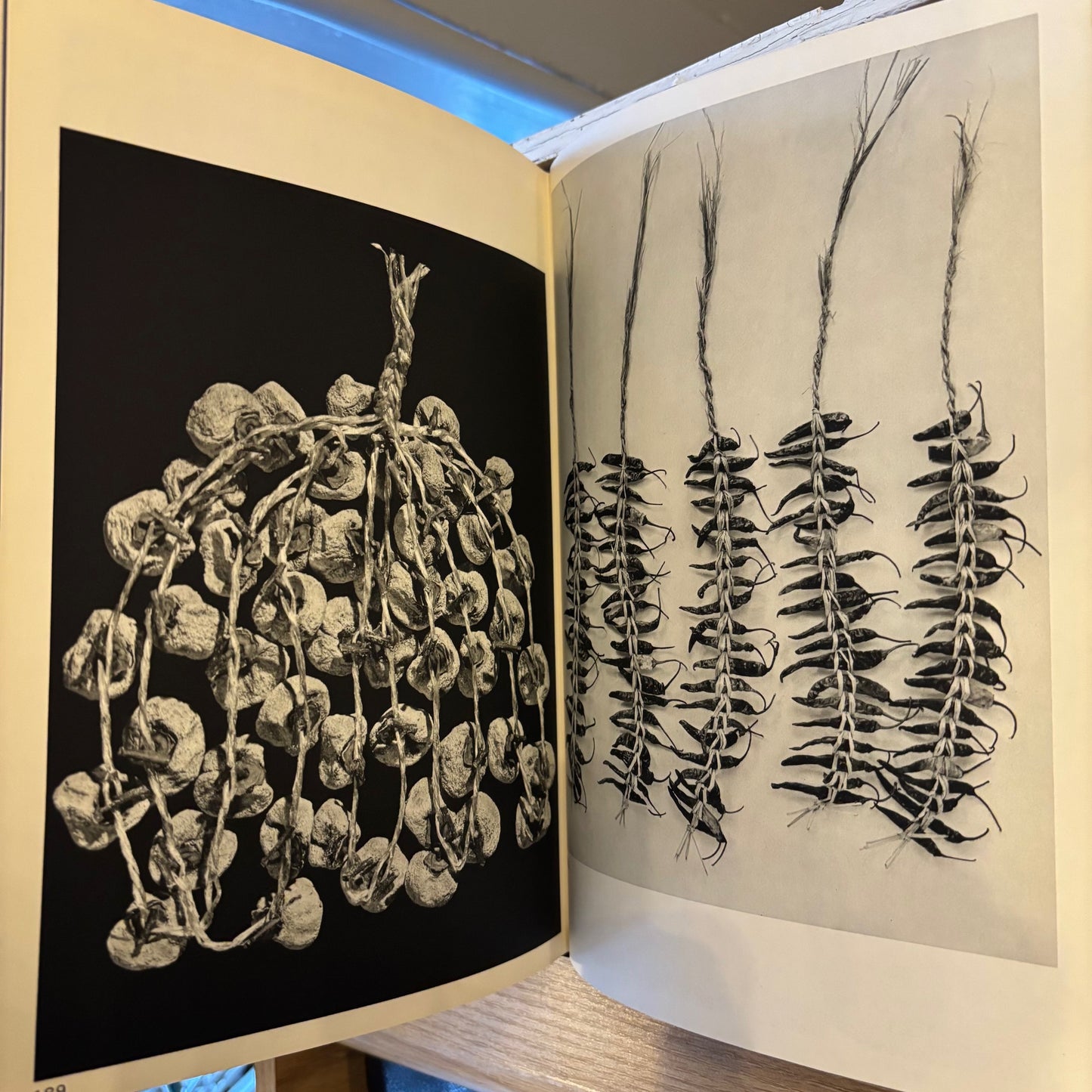Hideyuki Oka - How to Wrap Five More Eggs: Traditional Japanese Packaging - First Edition