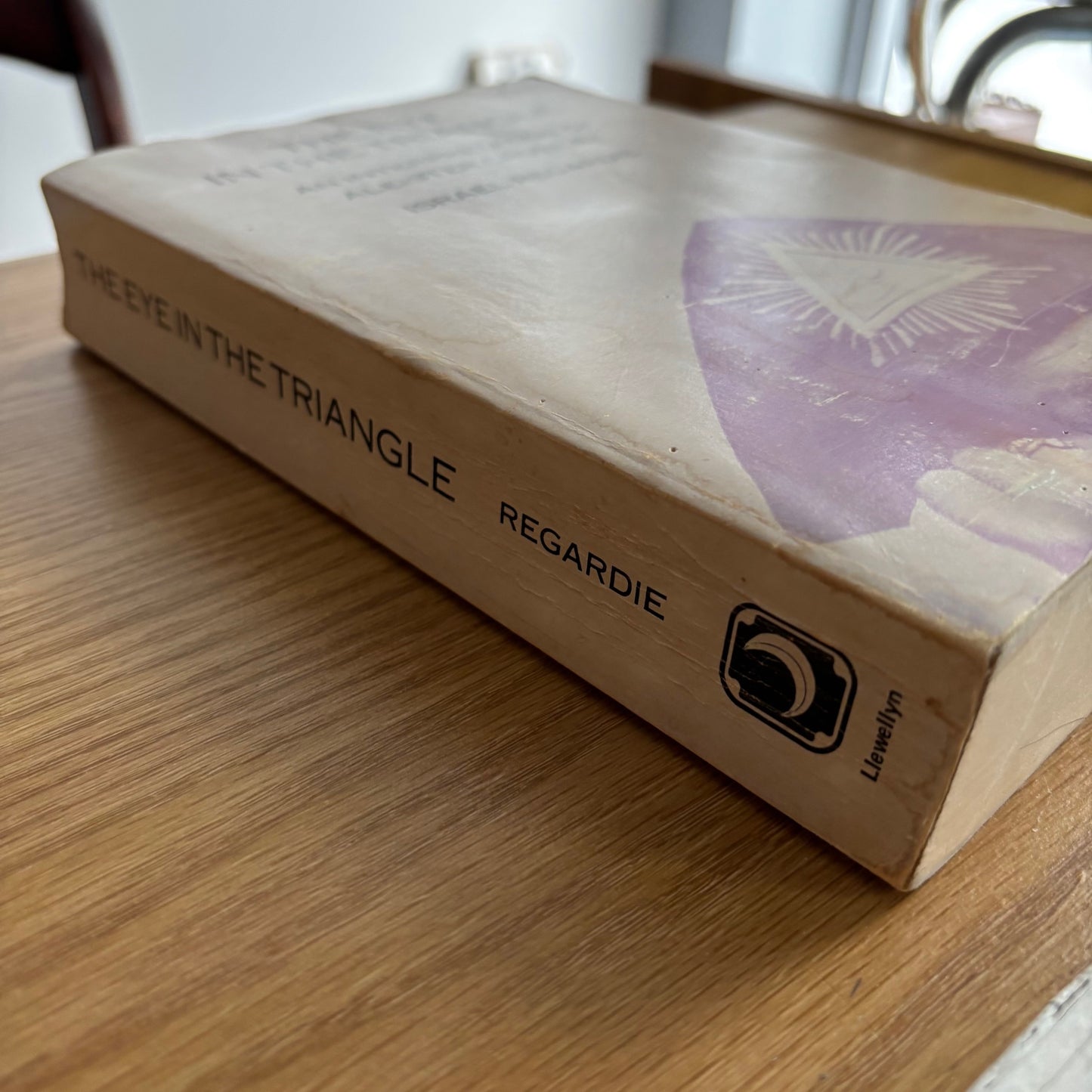 Israel Regardie - The Eye in the Triangle: An Interpretation of Aleister Crowley